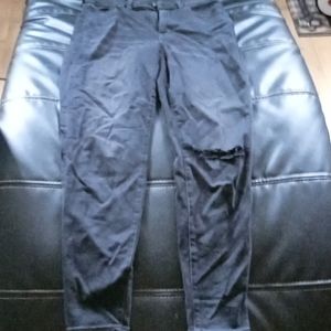 😍American eagle women's jeans distressed in the knee😍